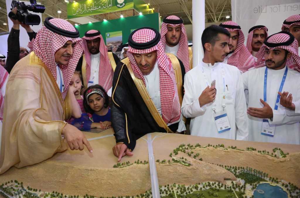 الأمير سلطان بن سلمان يزور معرض ملتقى السفر والاستثمار السياحي