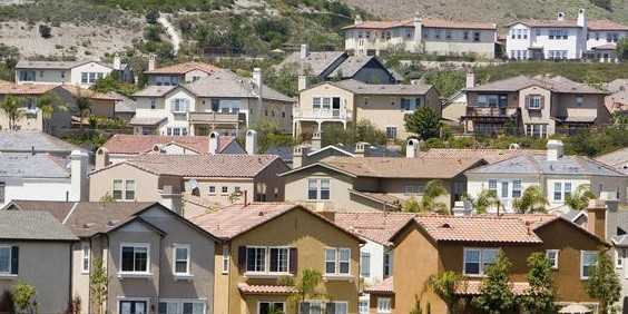 مبيعات المساكن القائمة بأمريكا تصل قرب أعلى مستوى خلال أكثر من 8 سنوات