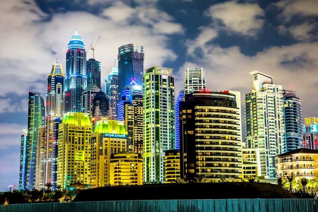 استطلاع – المستثمرون في دولة الإمارات العربية المتحدة يتوقعون نمو السوق خلال الأشهر 12 المقبلة