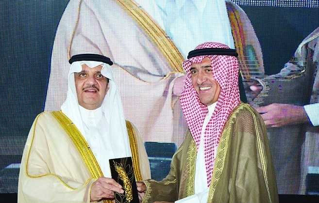 أمير المنطقة الشرقية يكرّم بنك الرياض لرعايته جمعية "إطعام"
