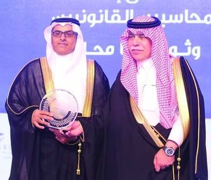 وزير التجارة يكرّم بنك الرياض في ملتقى المحاسبة والمراجعة الرابع