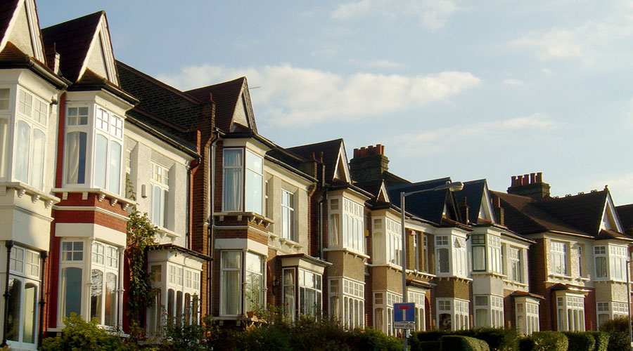 أسعار المساكن في بريطانيا تسجل أكبر زيادة شهرية منذ 2007