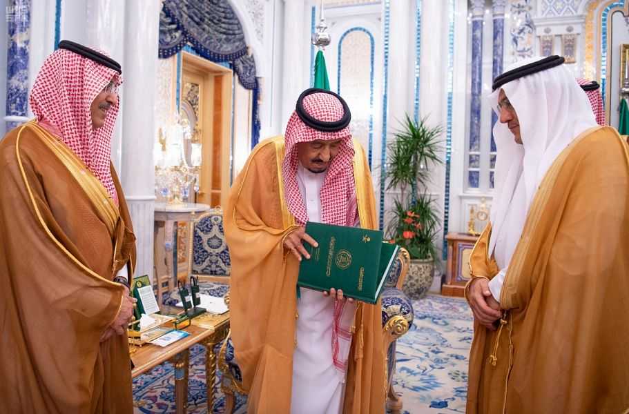   خادم الحرمين يتسلم التقرير السنوي الـ55 لمؤسسة النقد العربي السعودي