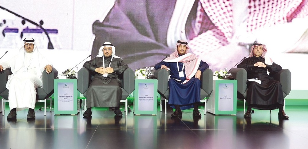 منتدى الرياض الاقتصادي يطالب بتحفيز القطاع الخاص.. وترشيد الإنفاق الحكومي