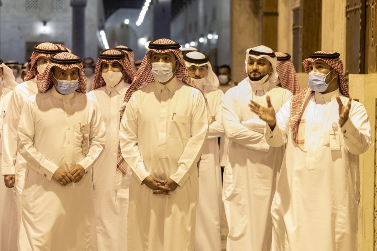 الحقيل يتفقد مشاريع الأحساء