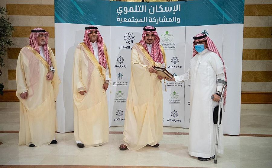 نائب أمير مكة المكرمة يسلم 525 وحدة سكنية لمستفيدي الإسكان التنموي