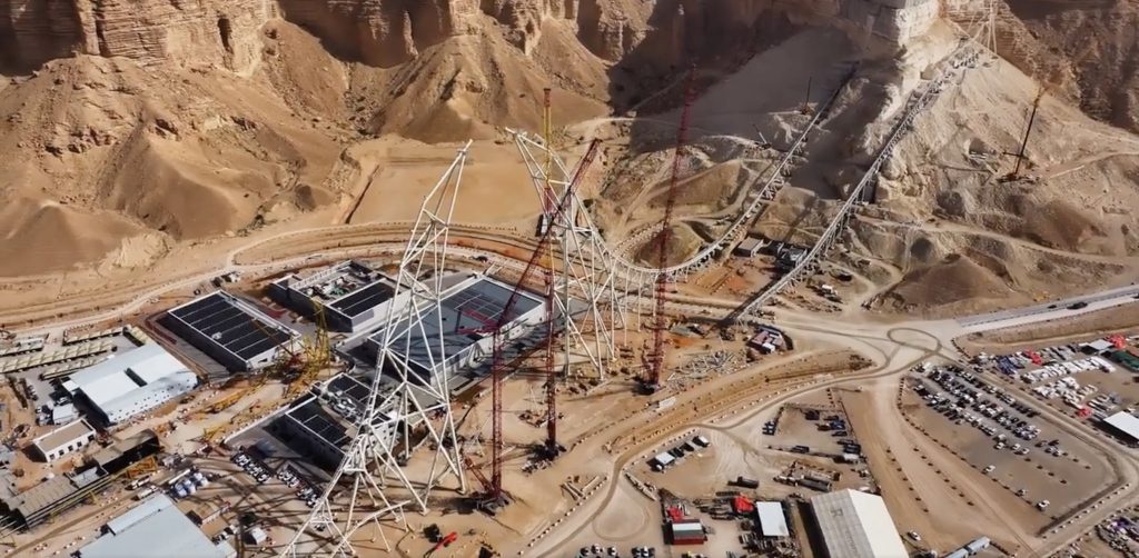 فيديو| تسارع وتيرة أعمال البناء في متنزه 6 فلاجز بمدينة القدية