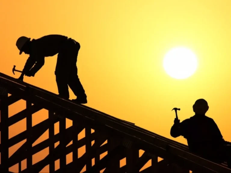 العمل تحت أشعة الشمس