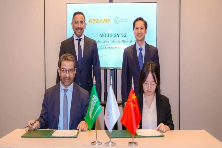 جانب من توقيع الاتفاقية