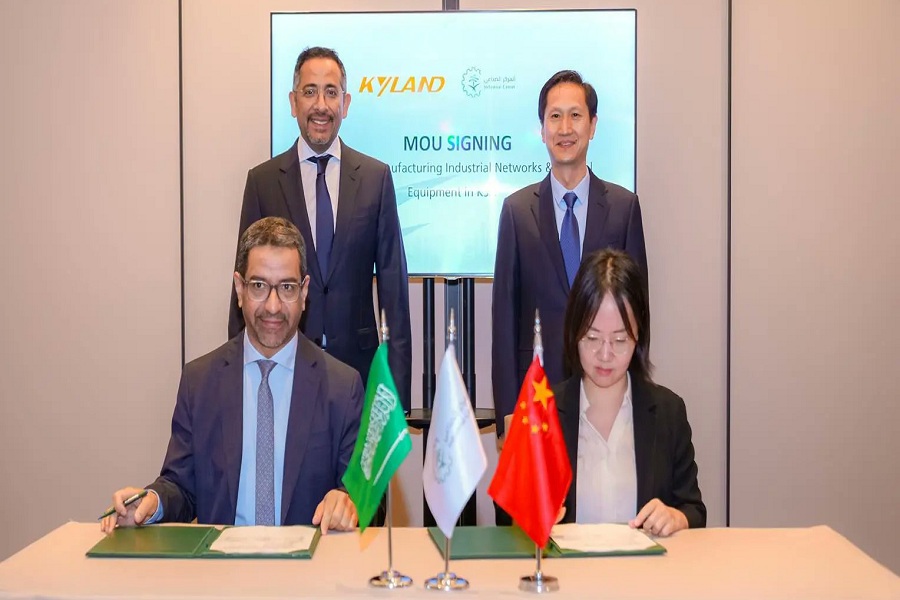 جانب من توقيع الاتفاقية